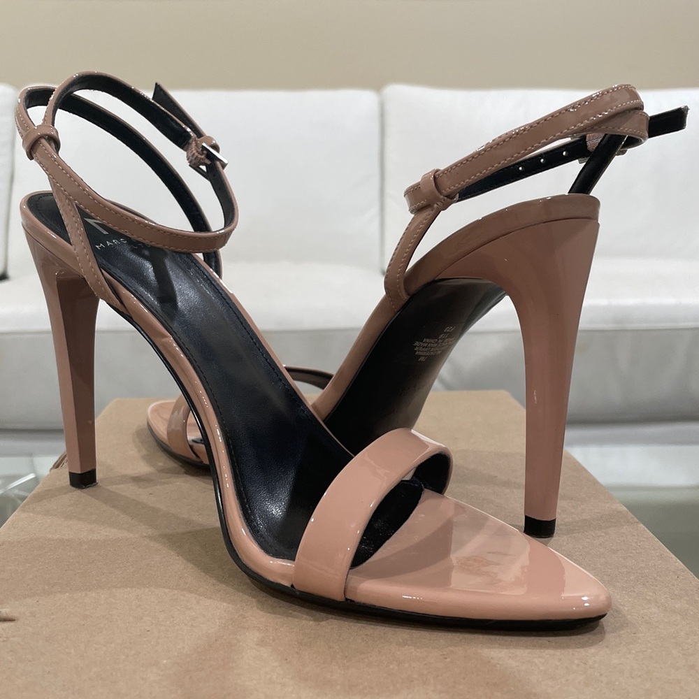 NIB MARC FISHER camel leather tan patent pointed toe ankle strap 4.5” open heels